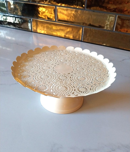 Vintage style cake stand