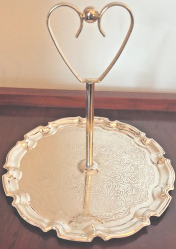 Metal cake stand scalloped - metal,